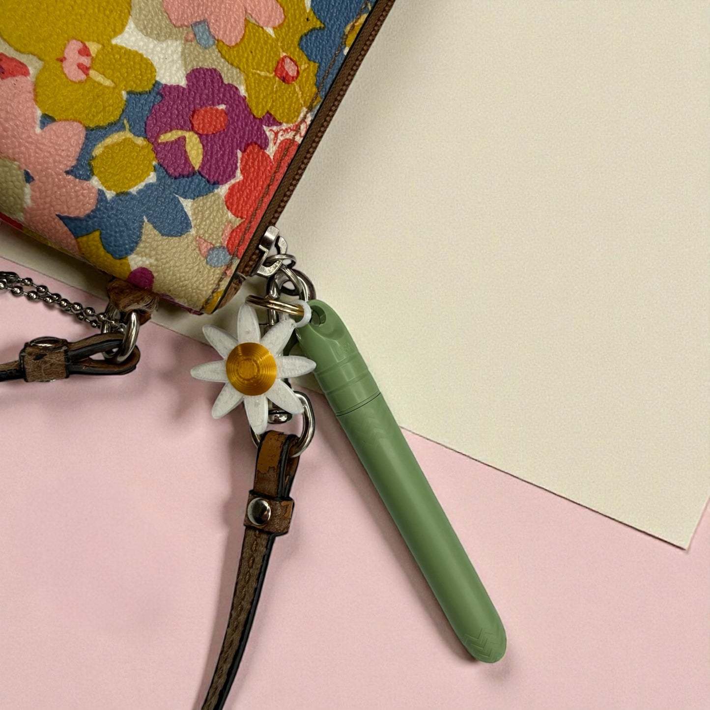 Blooming Daisy Set - Pocket Pen Pen Keychain Duo